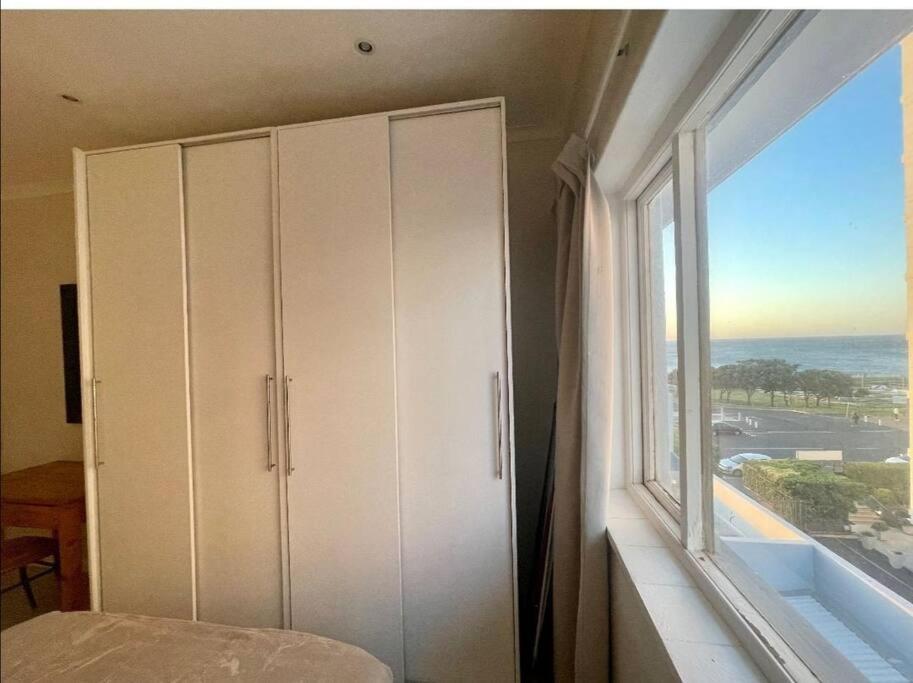 Apartment 2 Bedroomed Beachfront Cape Town
