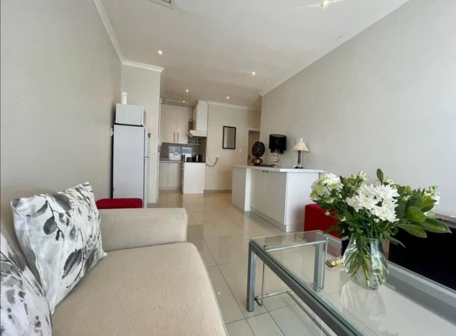 Apartment 2 Bedroomed Beachfront Cape Town