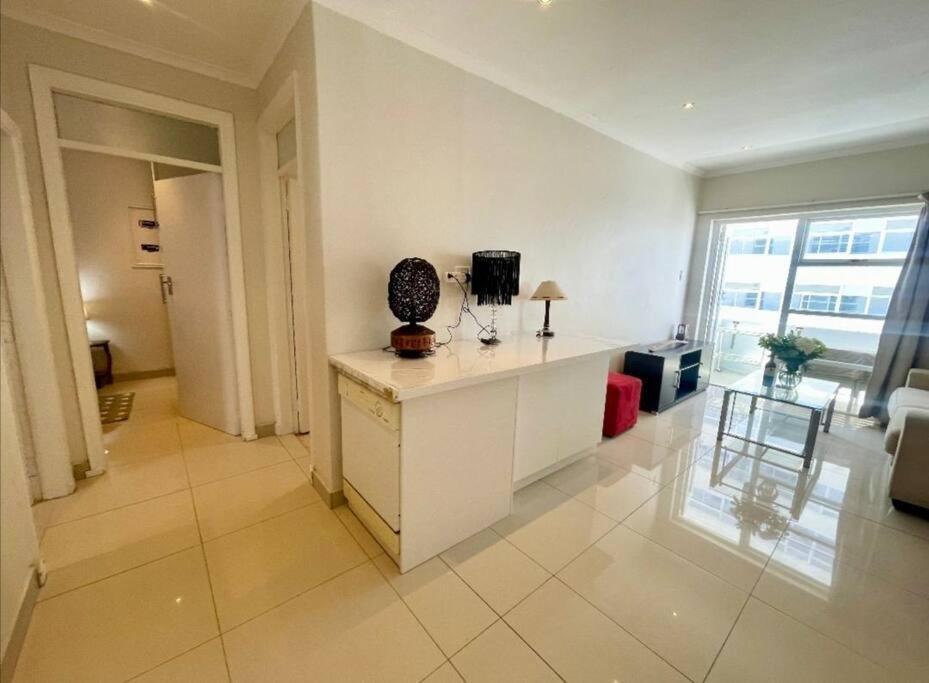 2 Bedroomed Beachfront Apartment Cape Town