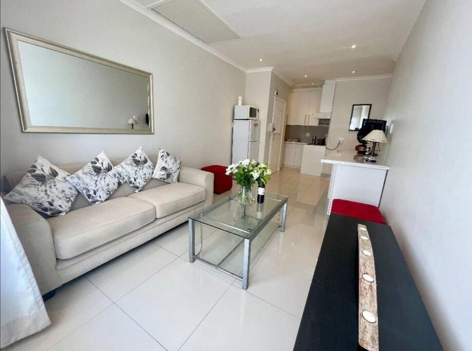2 Bedroomed Beachfront Apartment Cape Town