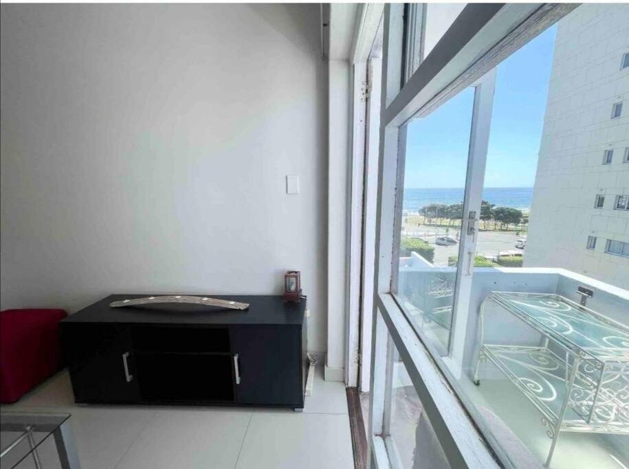 Apartment 2 Bedroomed Beachfront