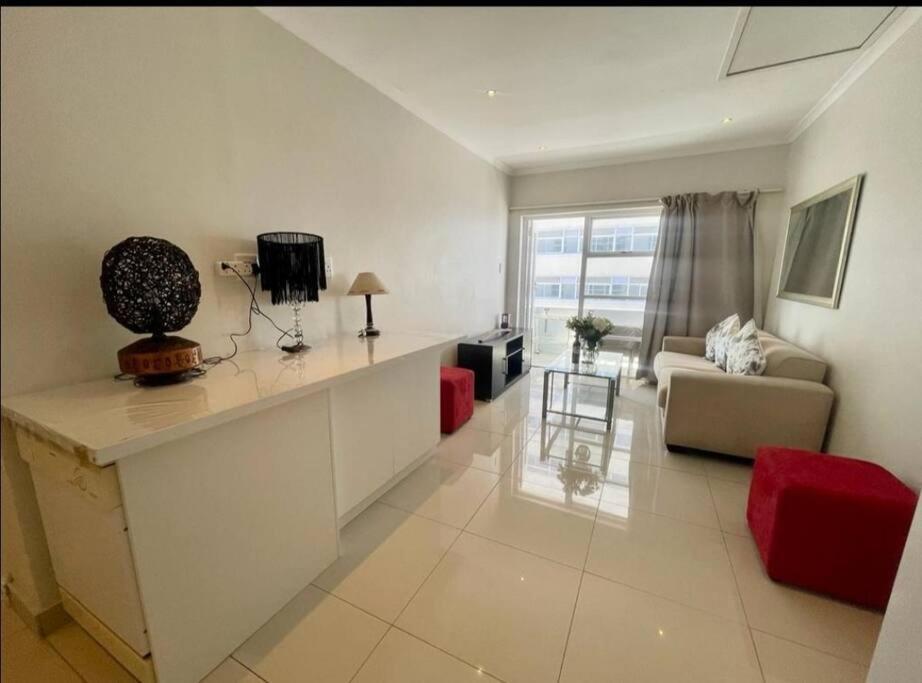 Apartment 2 Bedroomed Beachfront