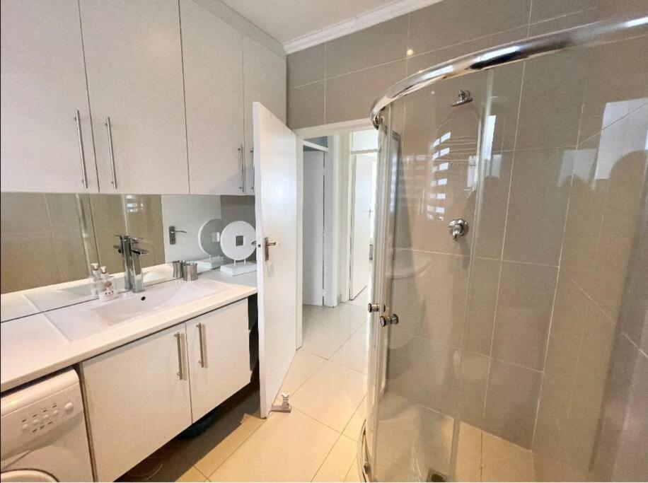 Apartment 2 Bedroomed Beachfront *